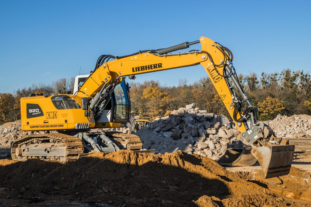 Unser Liebherr R 920 Compact Litronic Gummikettenbagger im Einsatz.